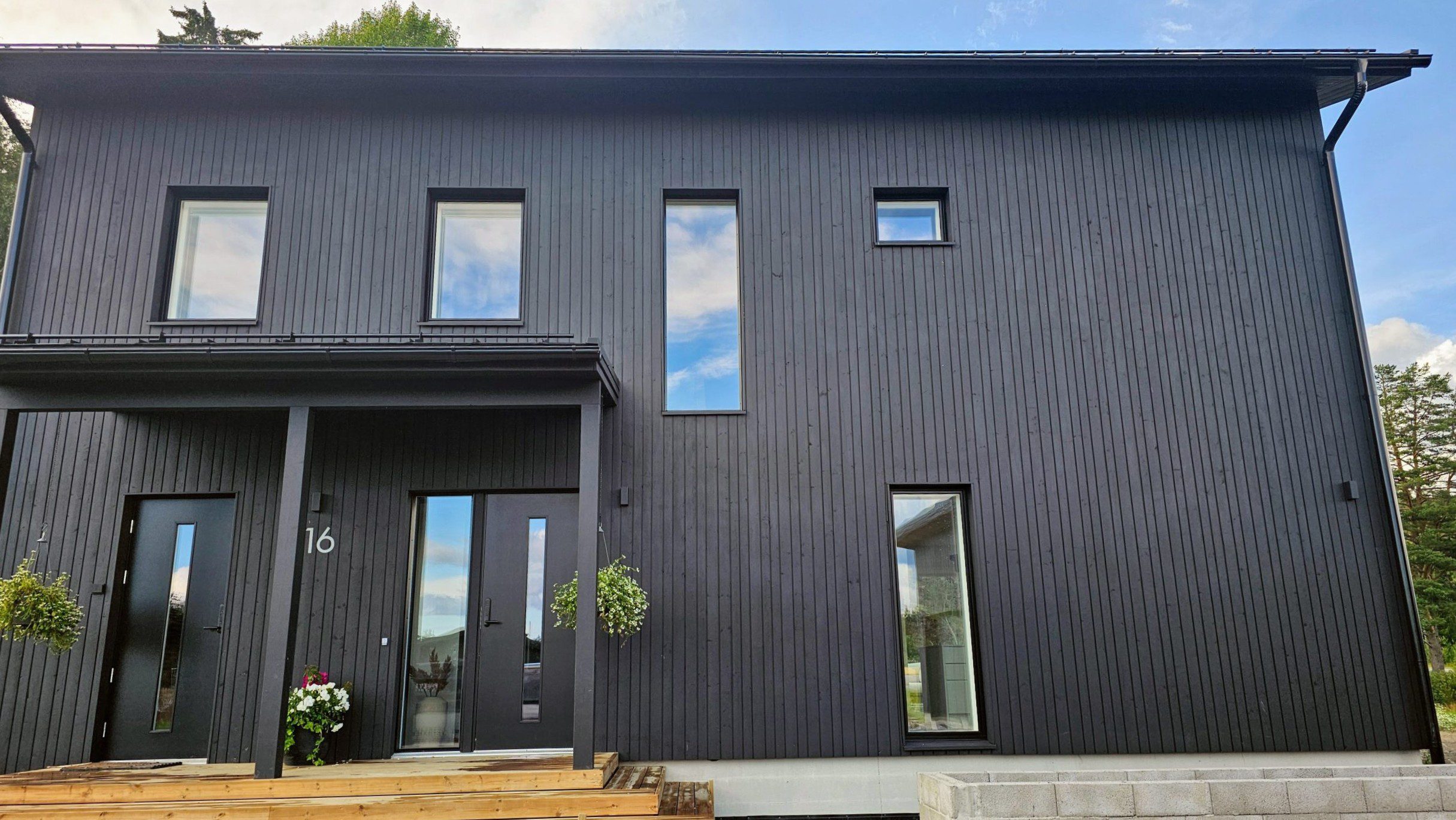 Avaimet-kateen-talo-Rakennus-Rossi-Talo-pystyssa-scaled